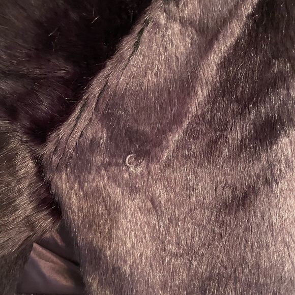 Steve Madden Faux Fur Vest Color Plum - Picture 5 of 12